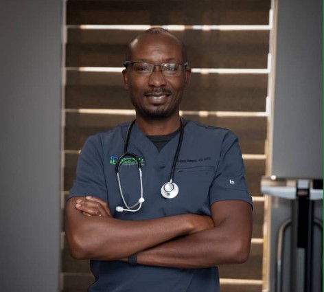 Olufemi Aduroja, MD practices Internal Medicine and Nephrology in El Paso