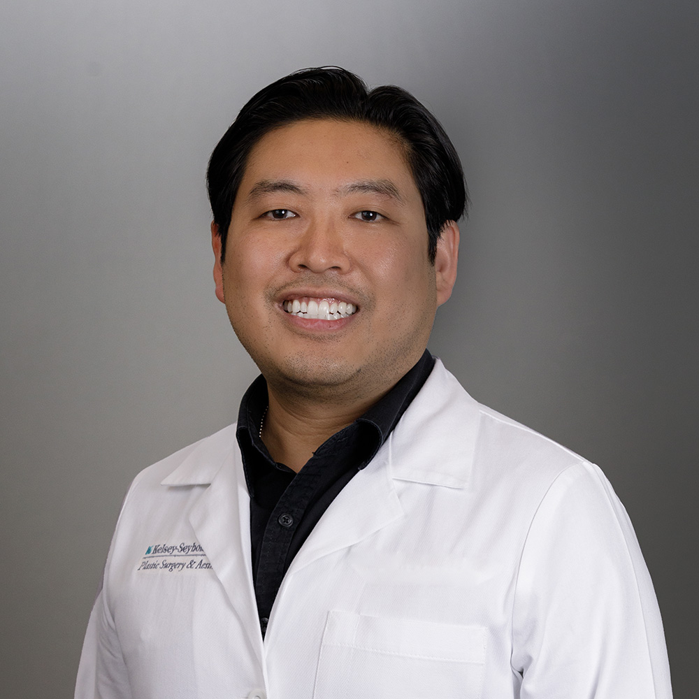 Douglas Szeto, MD practices Family Medicine in Houston and Webster