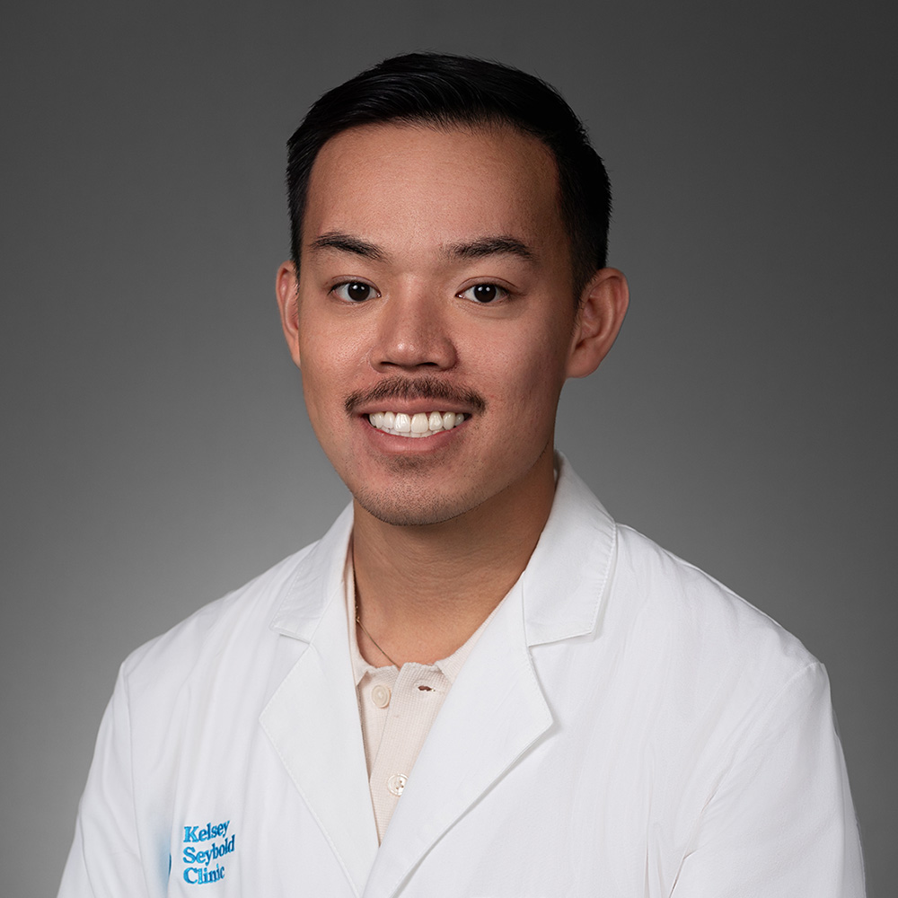 Huy Nong, MD practices Internal Medicine in Houston