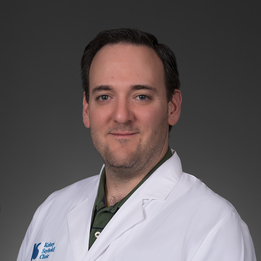 Fernando Madero Gorostieta, MD practices Internal Medicine and Hospitalist in Houston