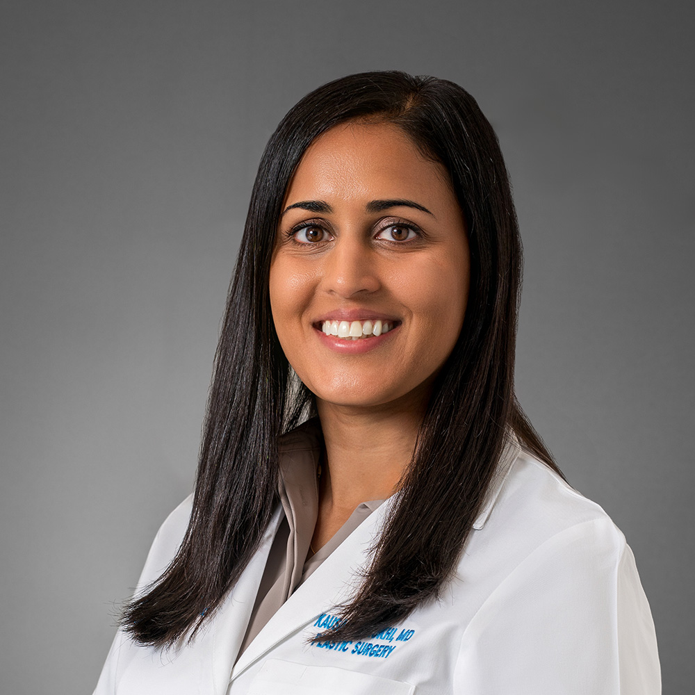 Kausar Mukhi, MD practices Plastic Surgery in Houston and Webster