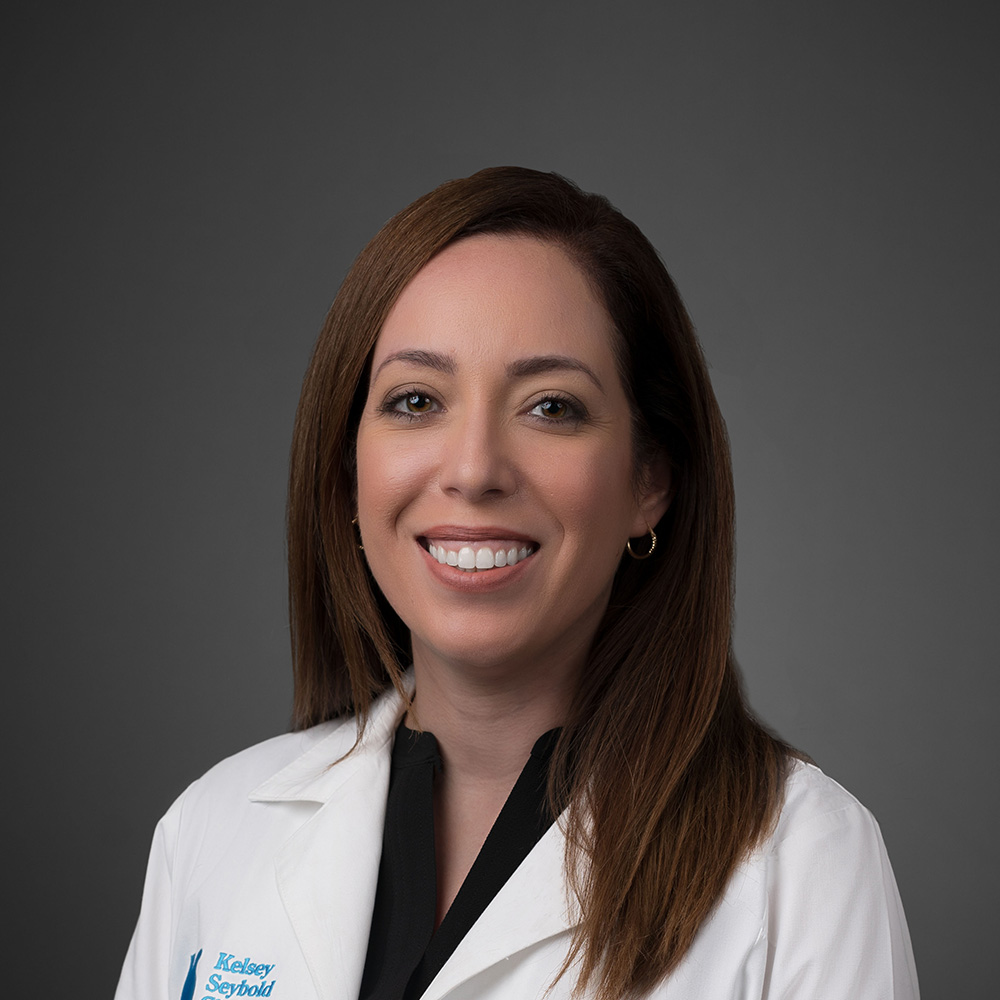 Maria Viviana Perez-Salinas, NP practices Adult Gerontology Acute Care Nurse Practitioner in Cypress