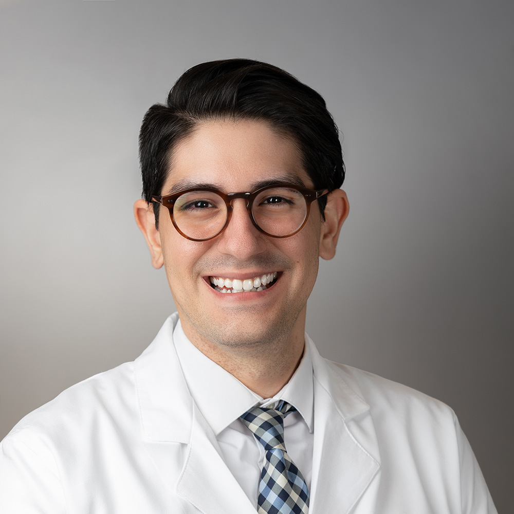 Alexander Constantine, MD practices Internal Medicine in Houston
