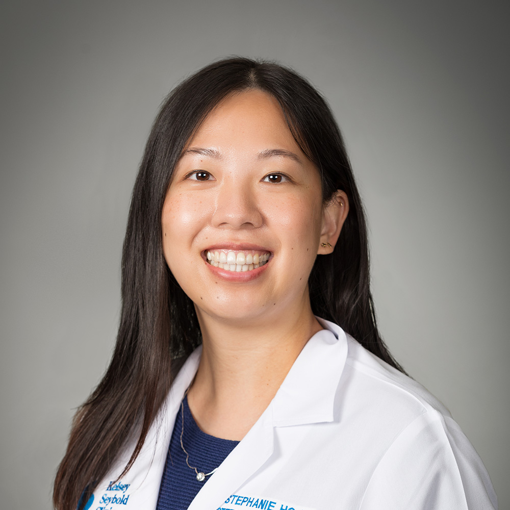 Stephanie Ho, MD practices Obstetrics & Gynecology in Houston and Pearland